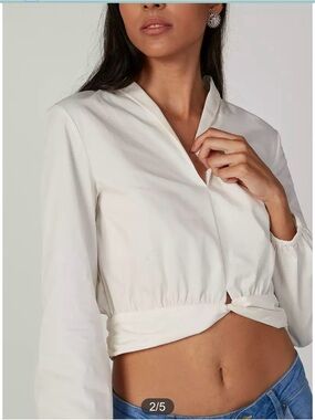 70/21 Lantern Sleeve Vneck Top size Medium